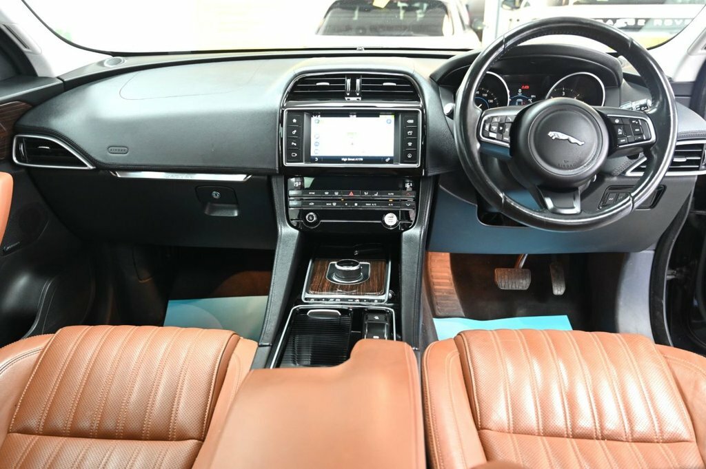 Jaguar F-Pace 2L Portfolio Black #4