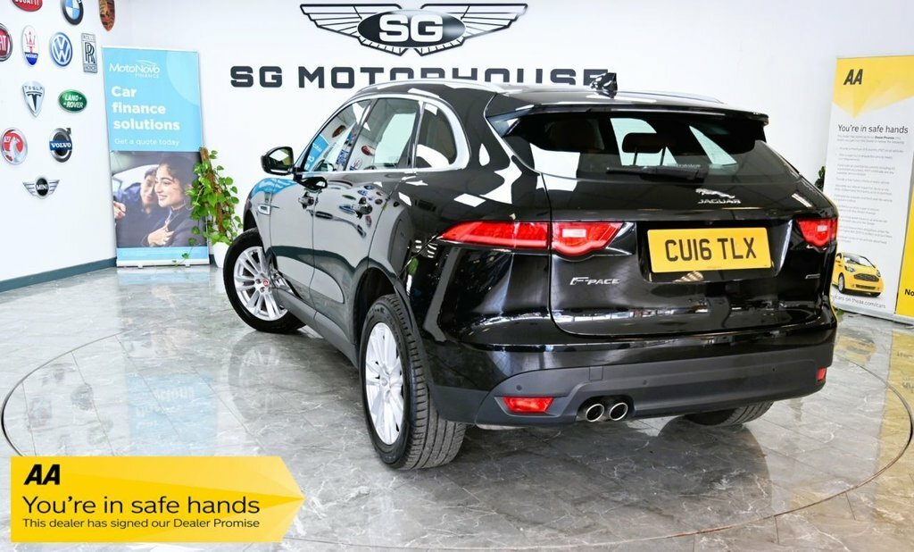 Jaguar F-Pace 2L Portfolio Black #2