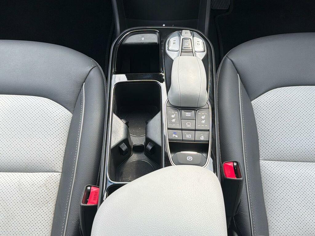 Hyundai Ioniq Premium Black #29
