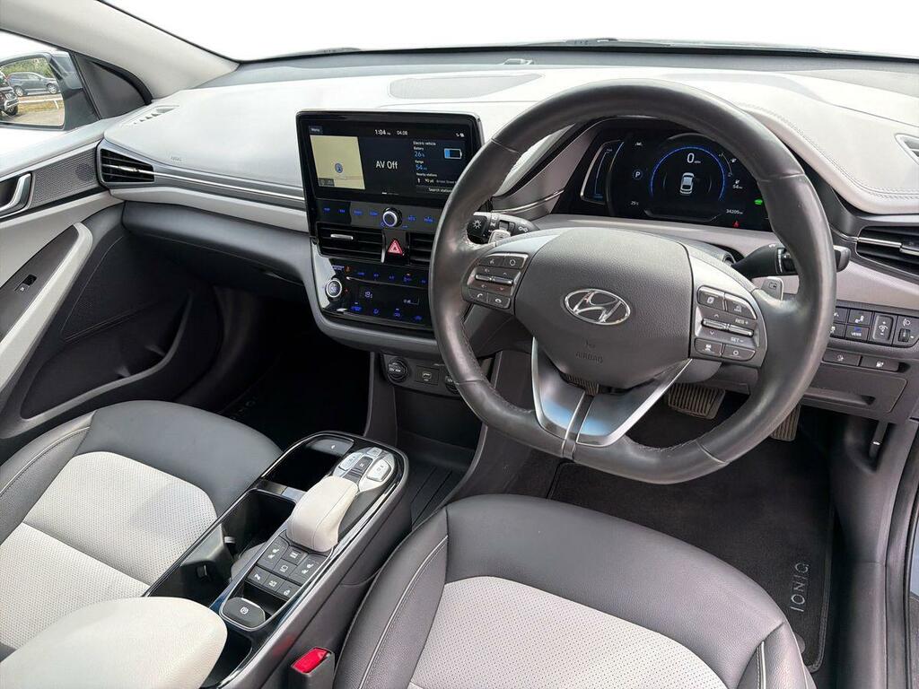 Hyundai Ioniq Premium Black #10