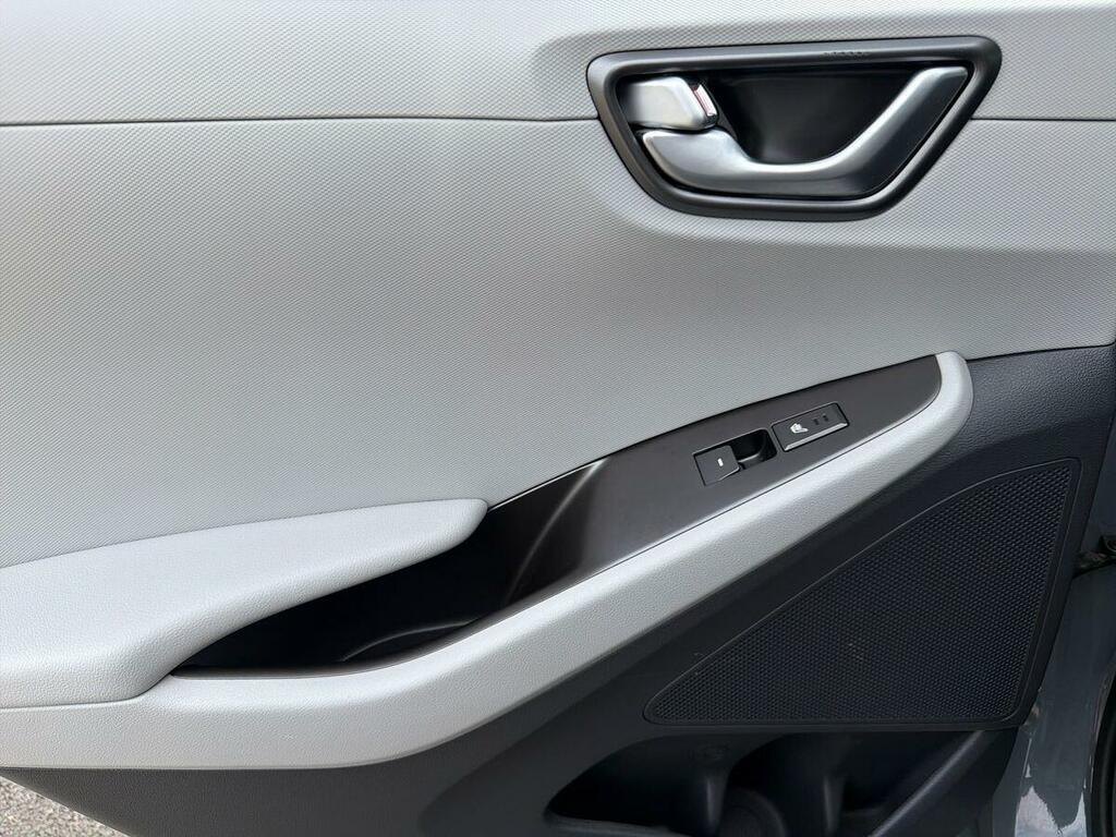 Hyundai Ioniq Premium Black #24
