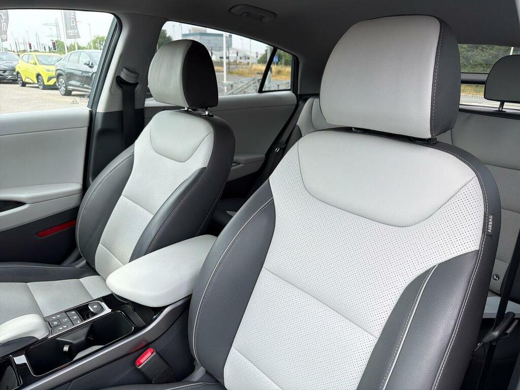 Hyundai Ioniq Premium Black #36
