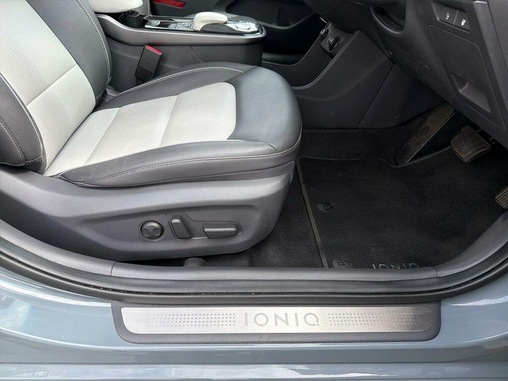 Hyundai Ioniq Premium Black #31