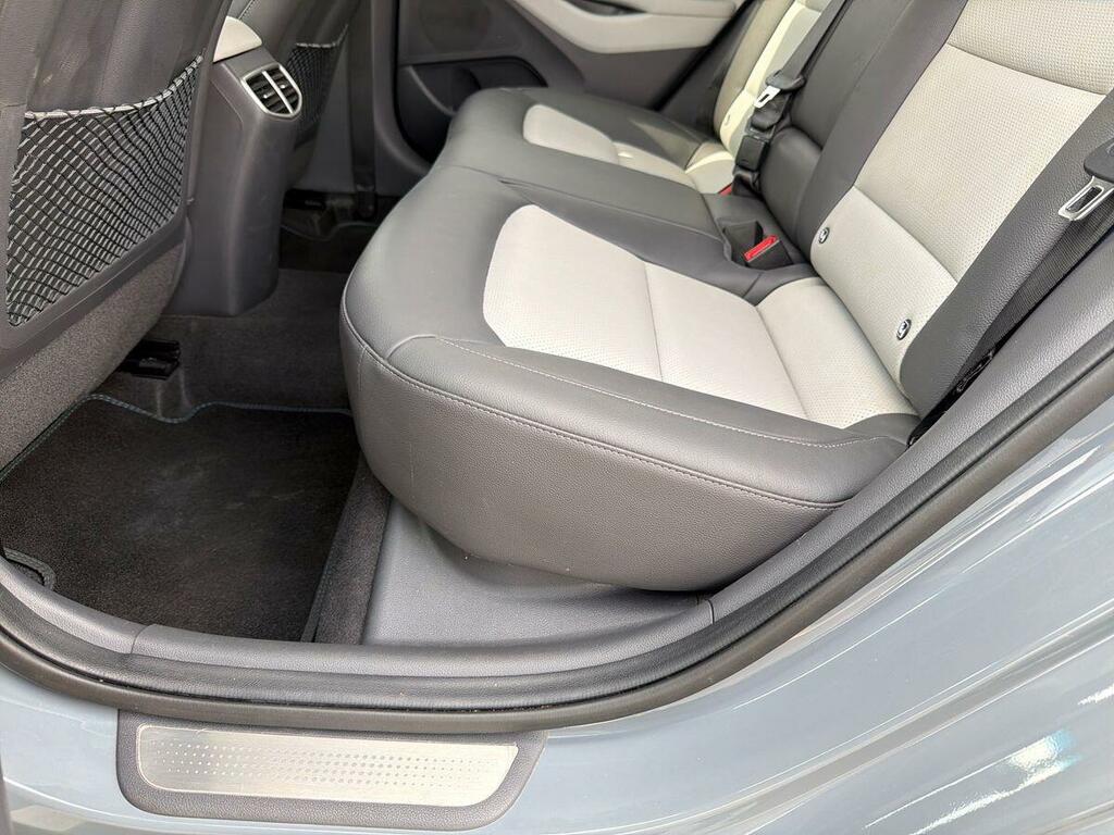 Hyundai Ioniq Premium Black #25