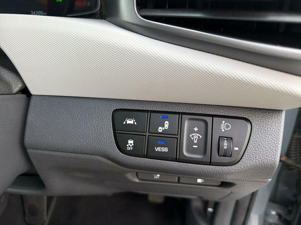 Hyundai Ioniq Premium Black #32