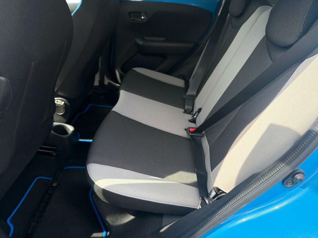 Toyota Aygo 1.0 Vvt-i X-play Red #17