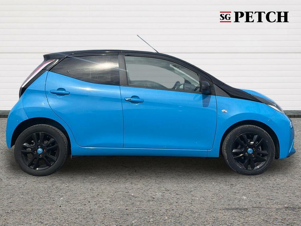 Toyota Aygo 1.0 Vvt-i X-play Red #2