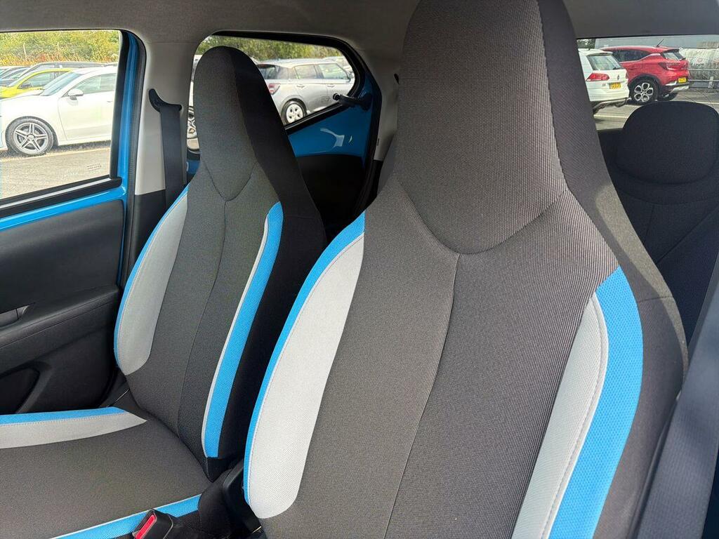 Toyota Aygo 1.0 Vvt-i X-play Red #28