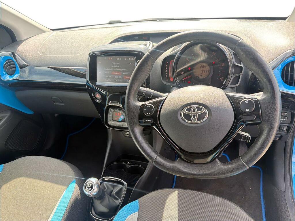 Toyota Aygo 1.0 Vvt-i X-play Red #10