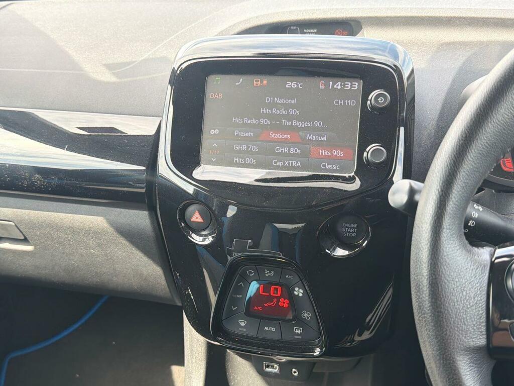 Toyota Aygo 1.0 Vvt-i X-play Red #27