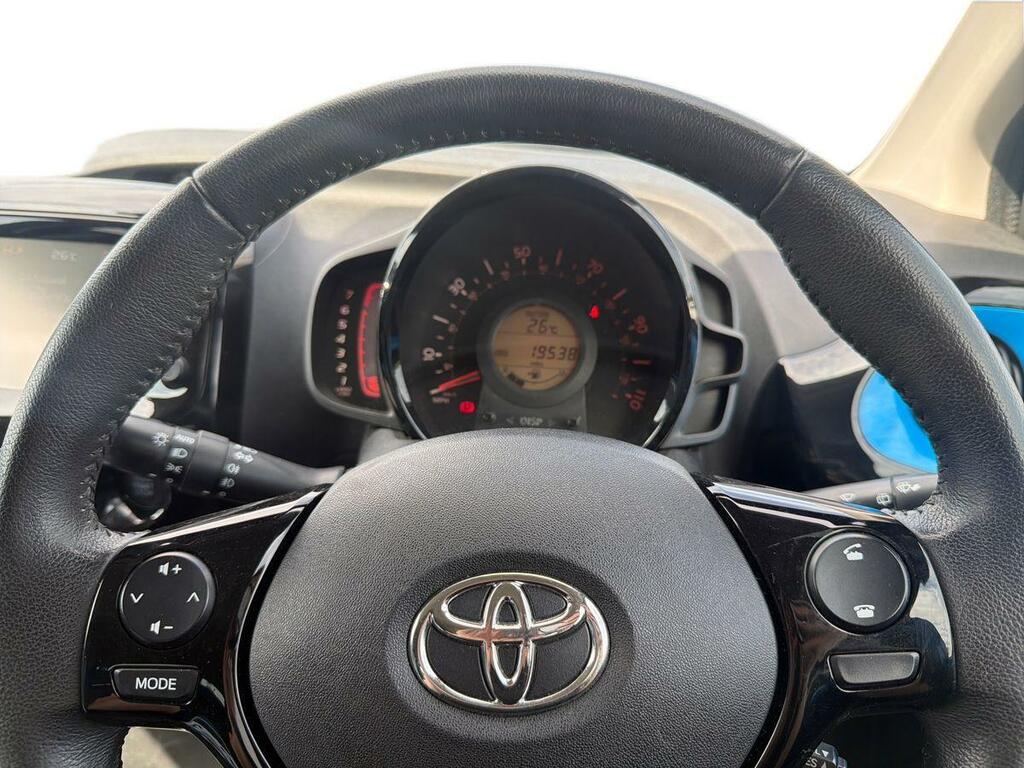 Toyota Aygo 1.0 Vvt-i X-play Red #13
