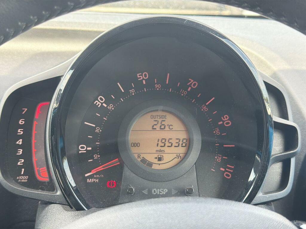 Toyota Aygo 1.0 Vvt-i X-play Red #14