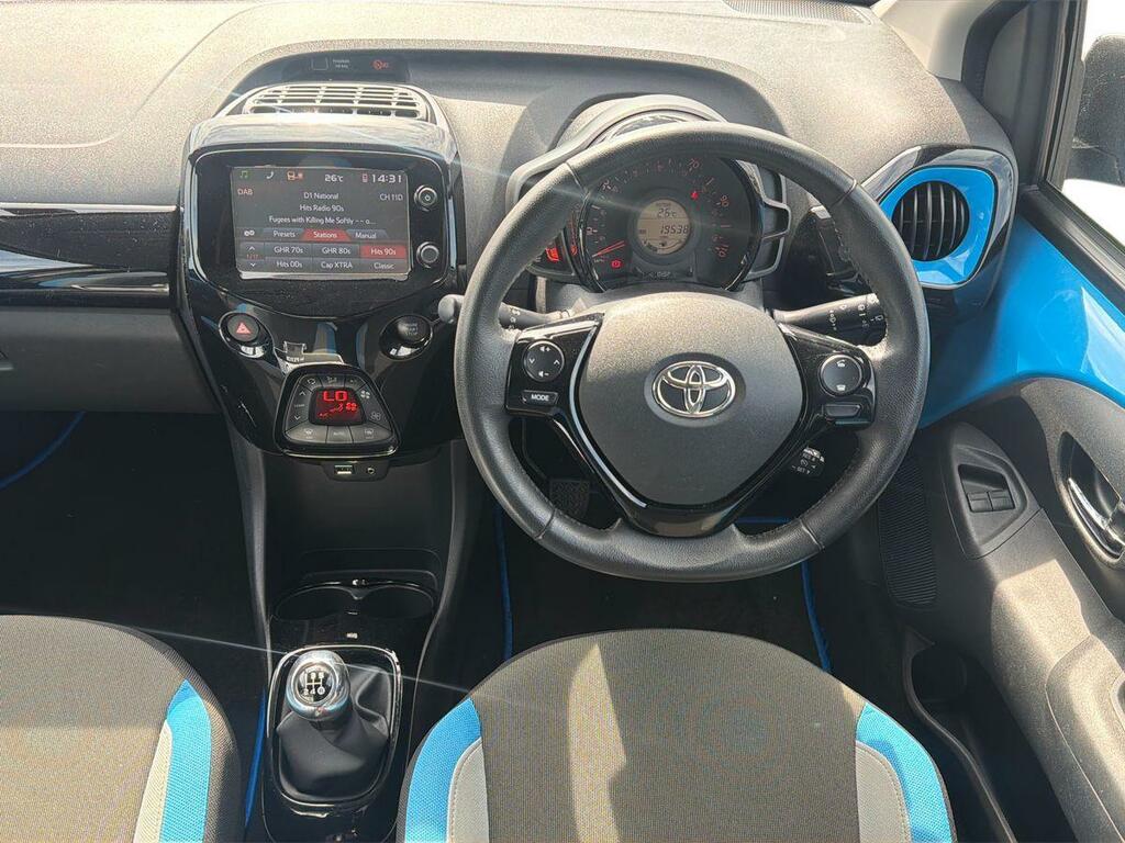 Toyota Aygo 1.0 Vvt-i X-play Red #12