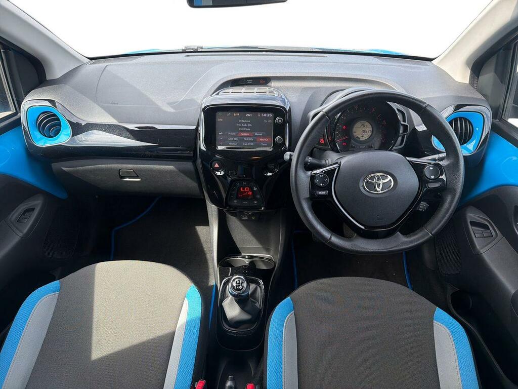 Toyota Aygo 1.0 Vvt-i X-play Red #11