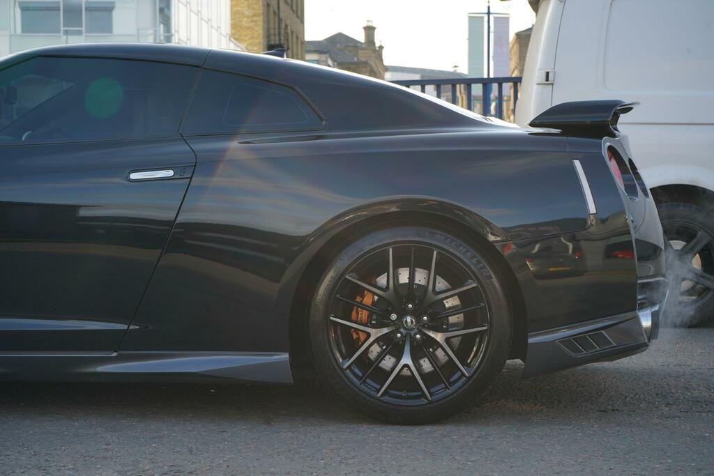 Nissan GT-R Pure Gold #8