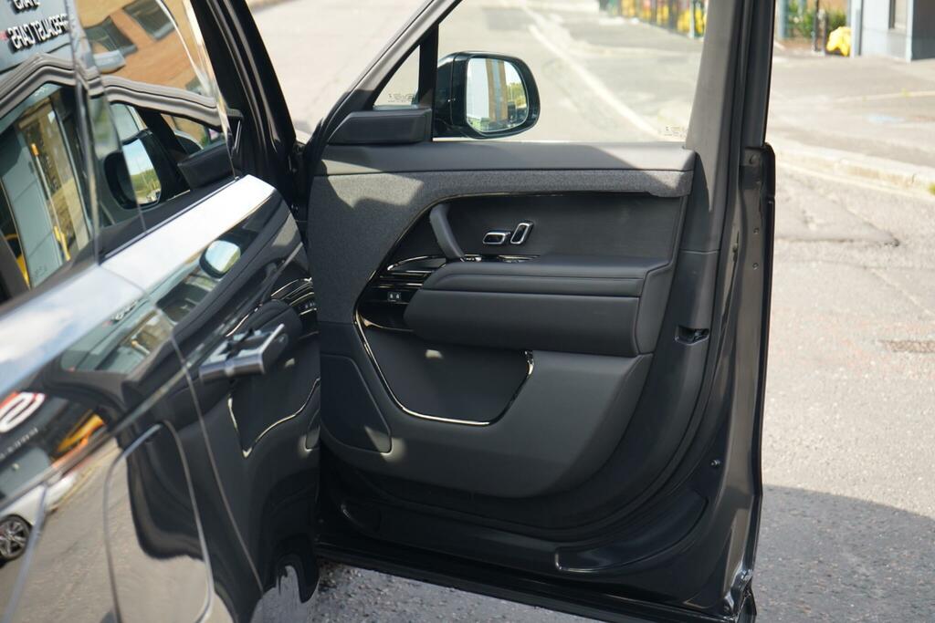 Land Rover Range Rover Sport 3.0 P460e Se Estate Black #13