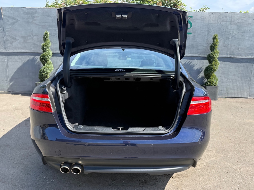 Jaguar XE 2.0I R-sport Awd Euro 6 Ss Grey #10