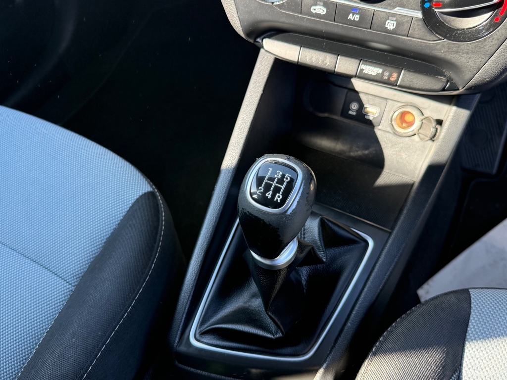 Hyundai I20 1.2 Blue Drive Se Hatchback Euro Black #43