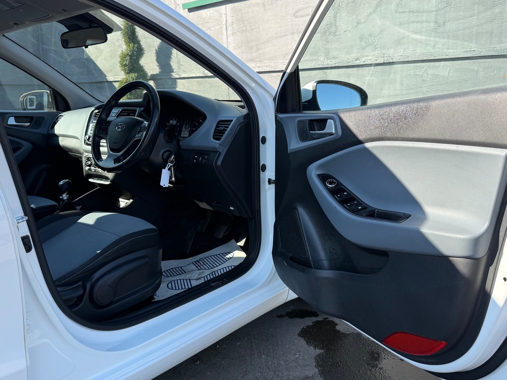 Hyundai I20 1.2 Blue Drive Se Hatchback Euro Black #12