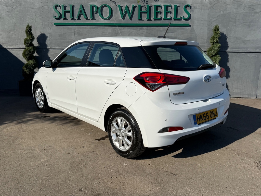 Hyundai I20 1.2 Se Hatchback Euro 6 84 Ps White #2