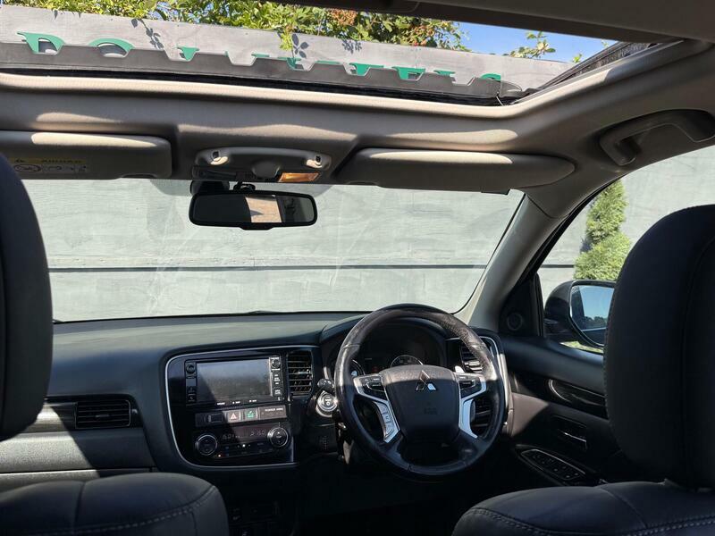 Mitsubishi Outlander 2.0H 12Kwh Gx4h Suv Plug-in Hybrid Cvt Black #3
