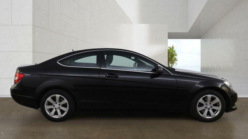Mercedes-Benz C Class 2.1 C220 Cdi Blueefficiency Executive Se G-tronic Black #4