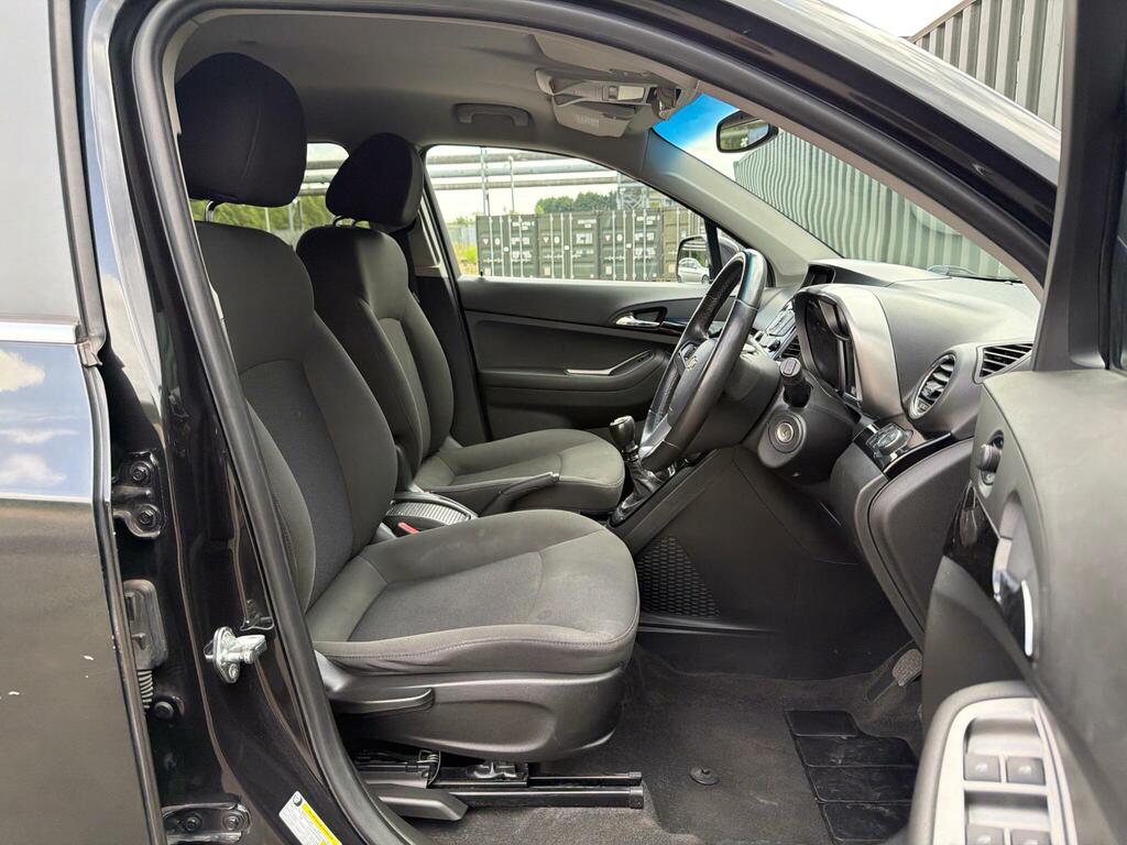 Chevrolet Orlando 2.0 Ls Vcdi 130 Bhp Red #8