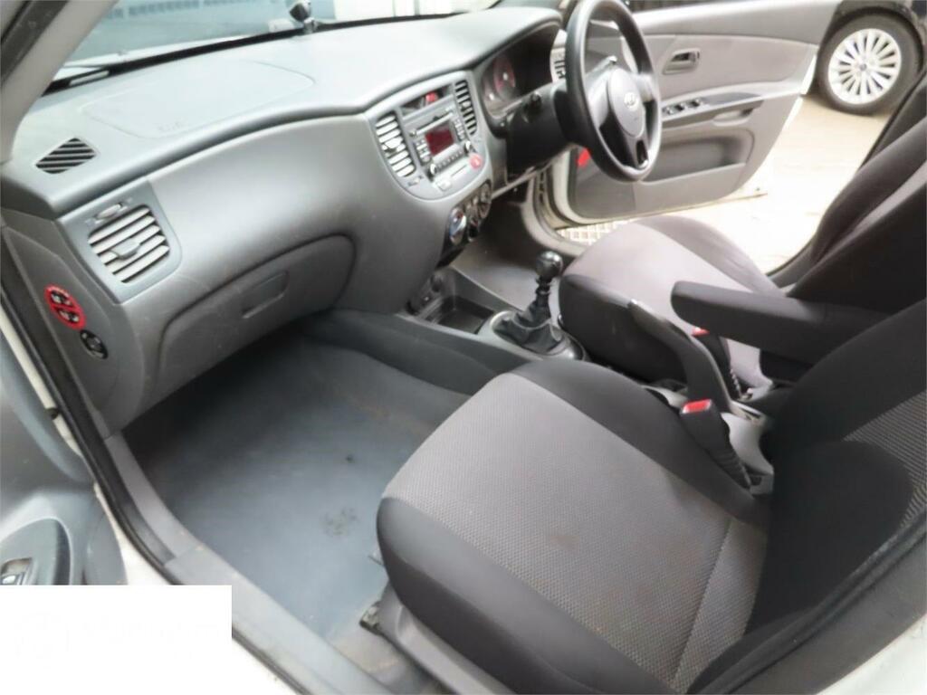 Kia RIO 1.4 Domino  White #2