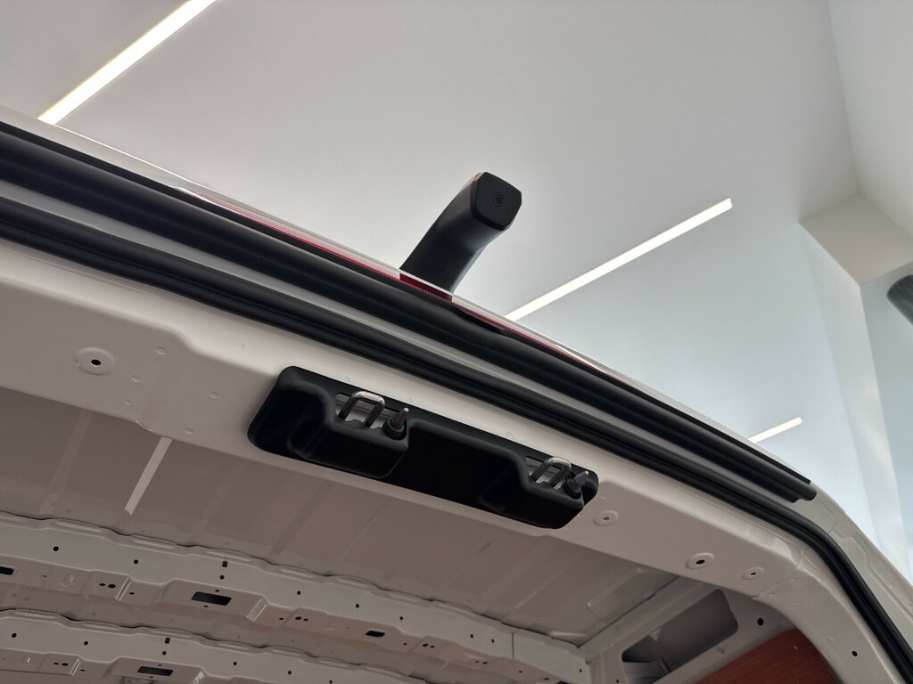 Maxus Deliver 9 Deliver 9 2.0 D20 150 High Roof Van Silver #8