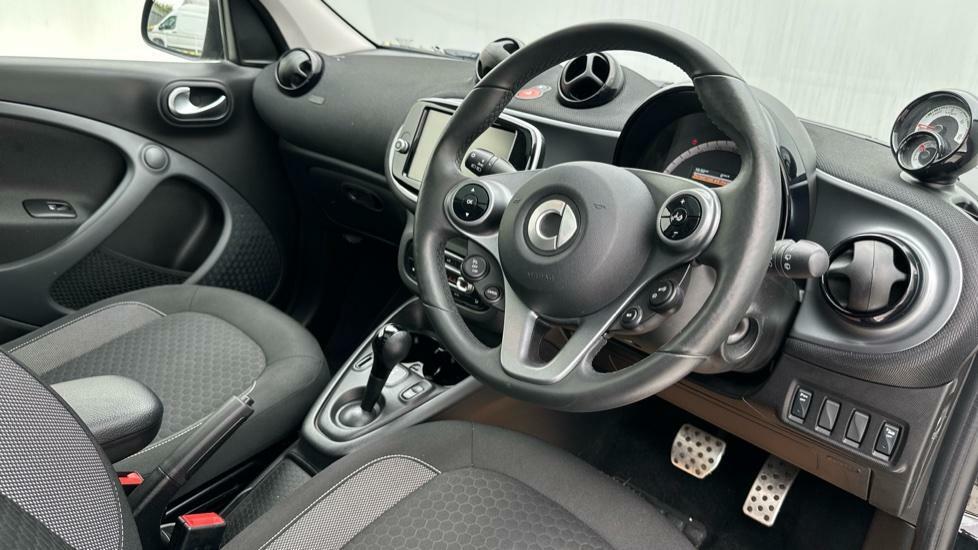 Smart Forfour 17.6Kwh Premium Hatchback 22Kw Black #2