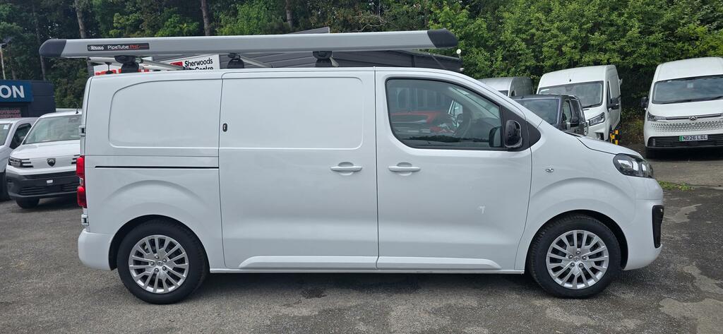 Vauxhall Vivaro 1.5 Turbo D 2700 Pro Panel Van 6Dr L White #2