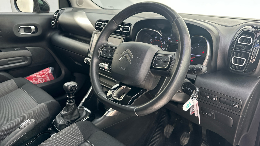 Citroen C3 Aircross 1.2 Puretech Shine Suv Euro 6 S Red #2