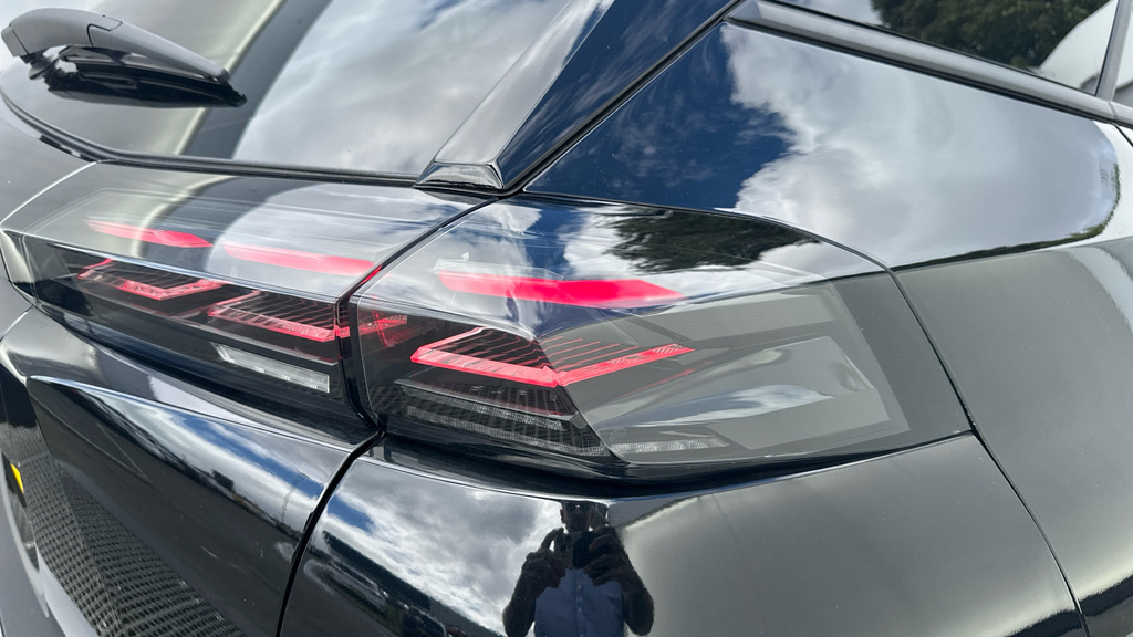 Peugeot e-2008 115Kw Gt 54Kwh Black #18