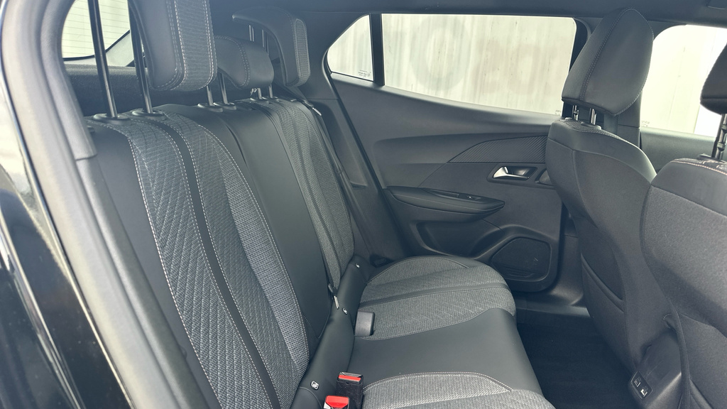 Peugeot e-2008 115Kw Gt 54Kwh Black #42