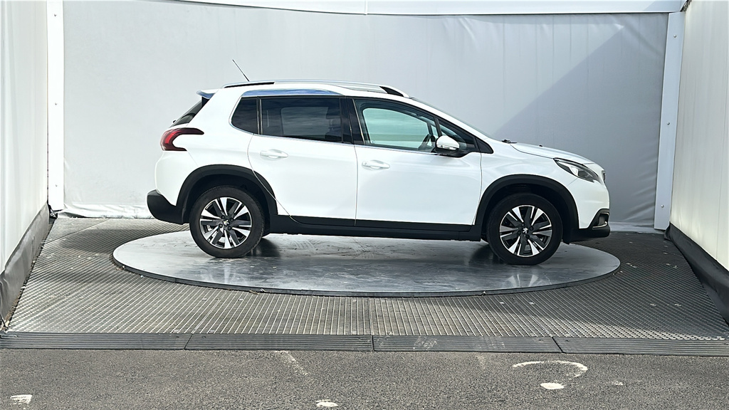 Peugeot 2008 1.2 Puretech Allure Premium Suv White #5