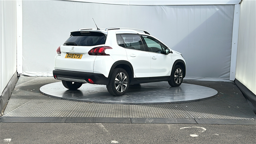 Peugeot 2008 1.2 Puretech Allure Premium Suv White #6