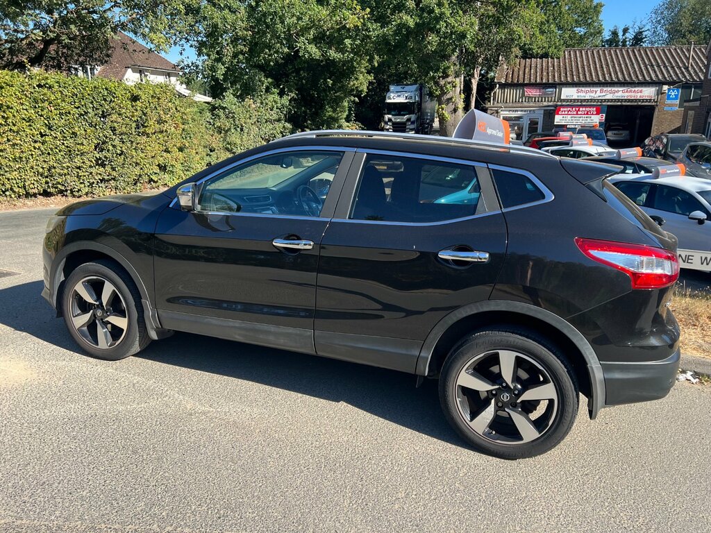 Nissan Qashqai 1.5 Dci N-tec Suv 2Wd Euro 5 S DY15KWD Black #3