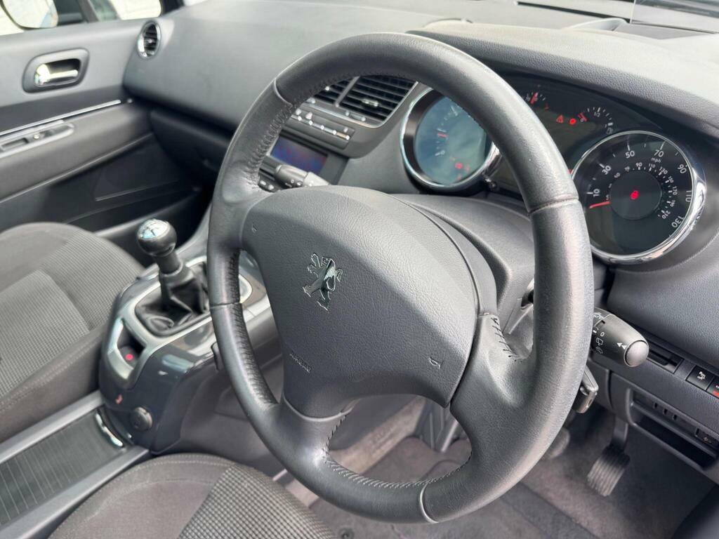 Peugeot 5008 Exclusive Red #9