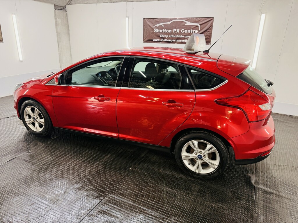 Ford Focus 1.0 T Ecoboost Zetec Red #3