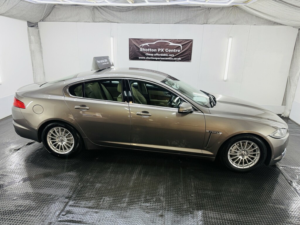 Jaguar XF 3.0 D V6 S Portfolio Sportbrake 275 Bhp White #9