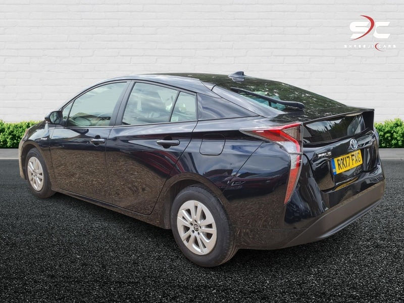 Toyota Prius Vvt-i Active Black #4
