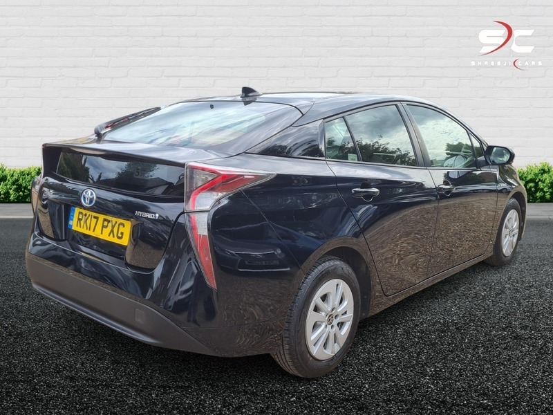 Toyota Prius Vvt-i Active Black #3