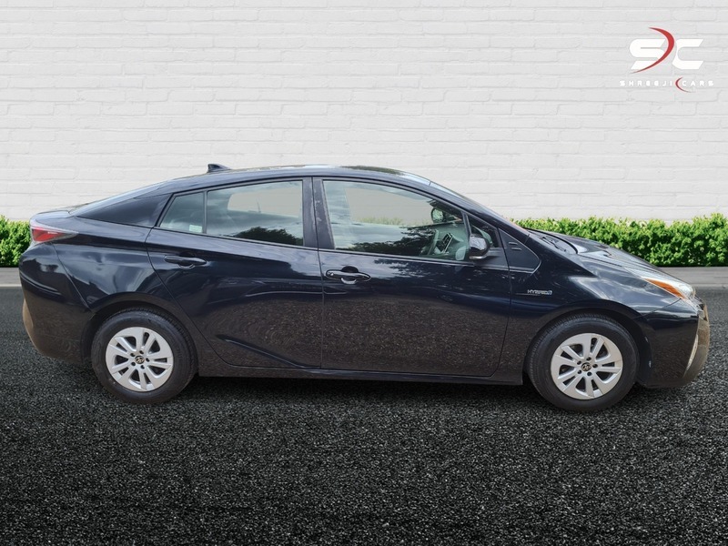 Toyota Prius Vvt-i Active Black #2