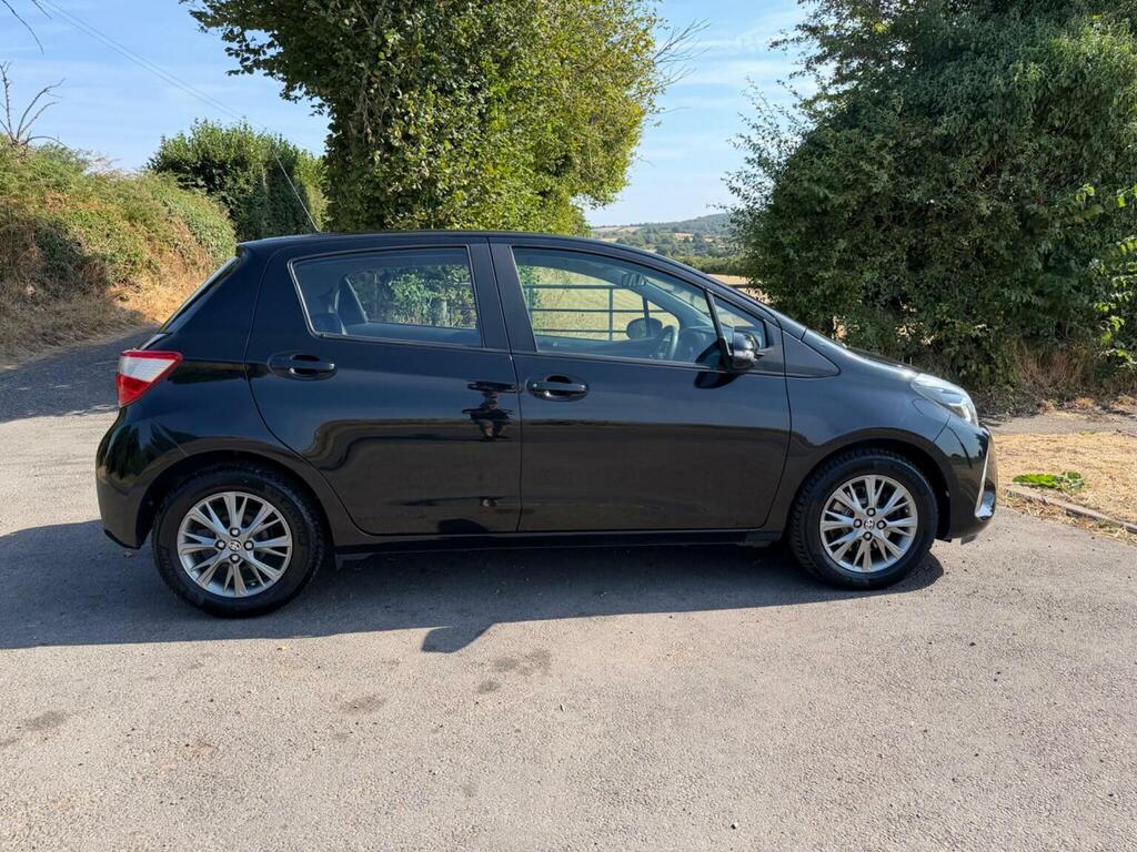 Toyota Yaris 1.5 Vvt-i Icon Euro 6 Black #3