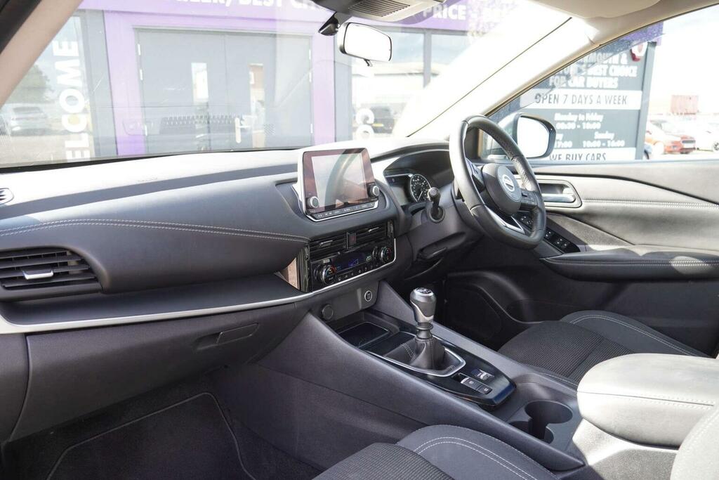 Nissan Qashqai 1.3 Dig-t Mhev Acenta Premium Euro 6 Ss Grey #2