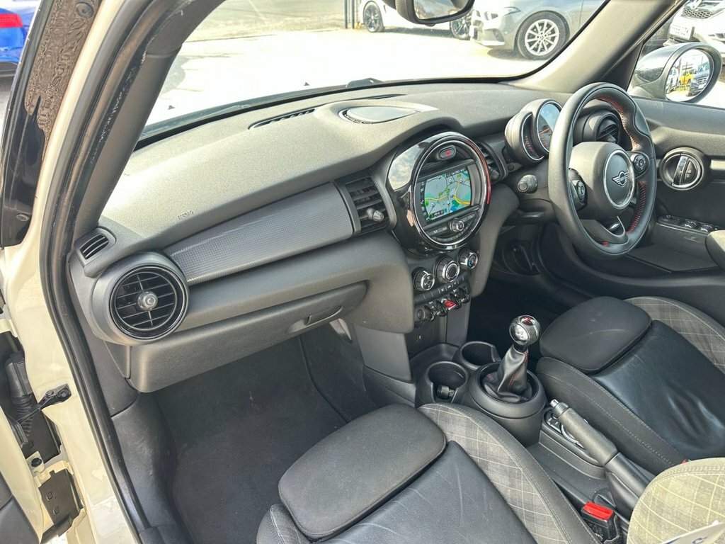 Mini Hatch 1.5L Cooper Sport KM19ZVK White #3