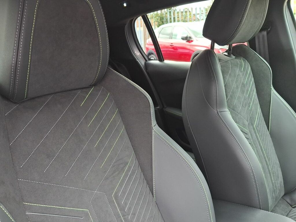 Peugeot 208 1.2 Hybrid 110 Allure E-dsc6 Black #33