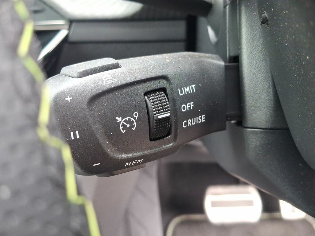 Peugeot 208 1.2 Hybrid 110 Allure E-dsc6 Black #41