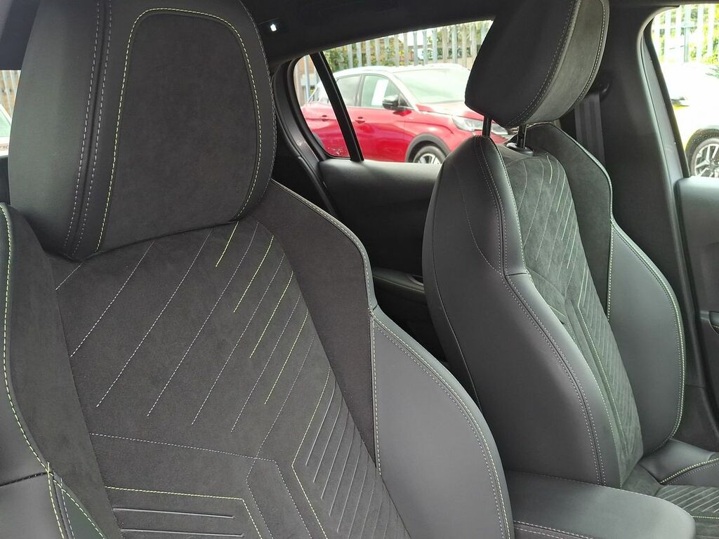 Peugeot 208 1.2 Hybrid 110 Allure E-dsc6 Black #36