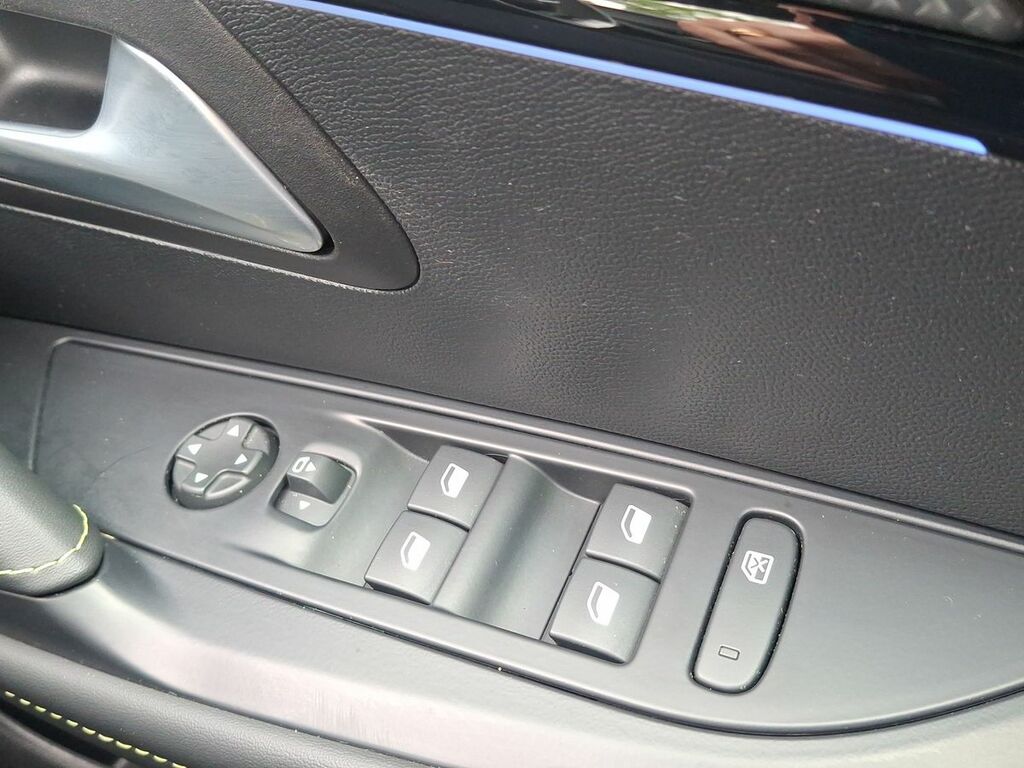 Peugeot 208 1.2 Hybrid 110 Allure E-dsc6 Black #24